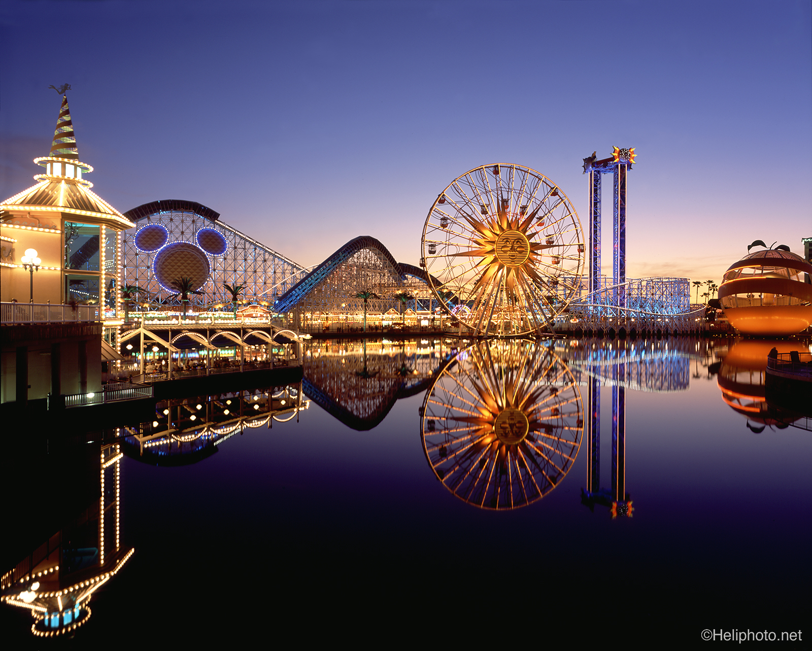 Paradise_Pier_Disneyland.jpg